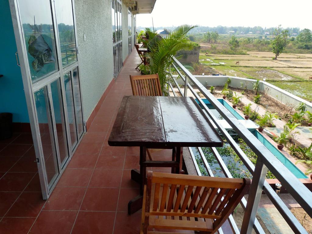 River Dolphin Hotel Кратьэх Экстерьер фото