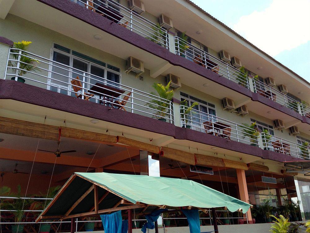 River Dolphin Hotel Кратьэх Экстерьер фото