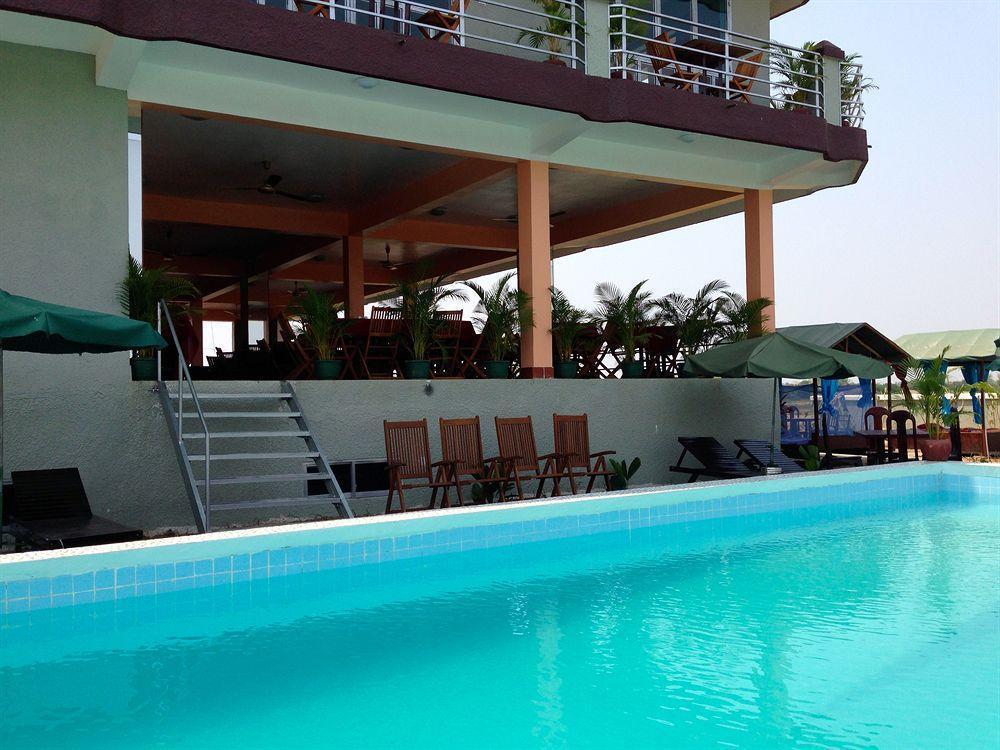 River Dolphin Hotel Кратьэх Экстерьер фото